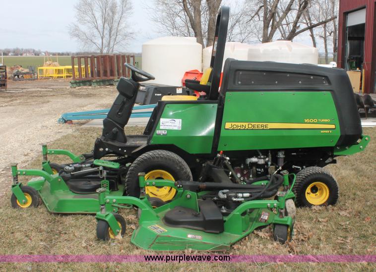 image for item E2841 John Deere 1600 Turbo Series II mower