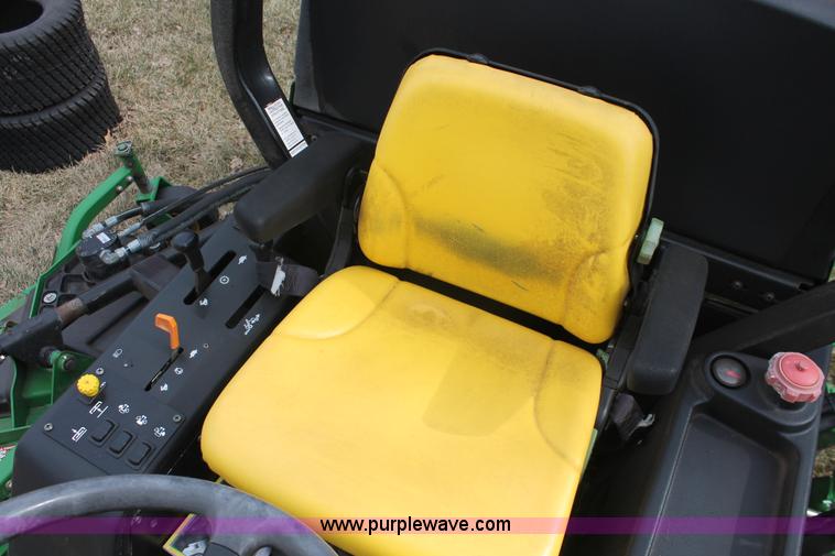 image for item E2841 John Deere 1600 Turbo Series II mower
