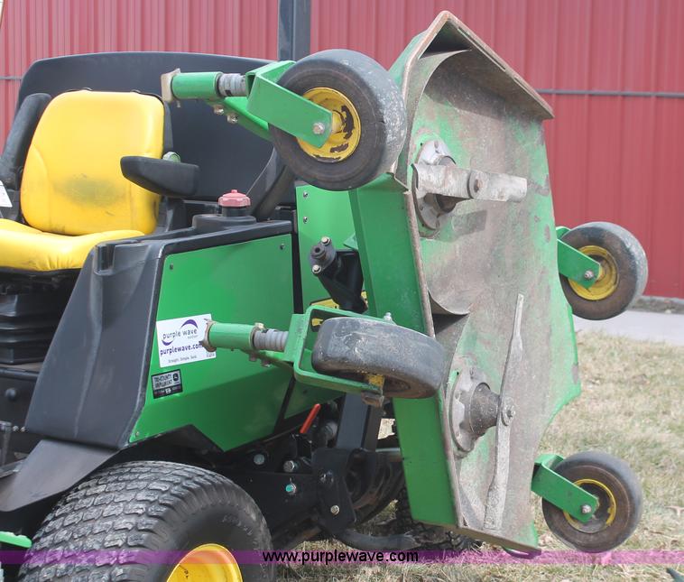 image for item E2841 John Deere 1600 Turbo Series II mower