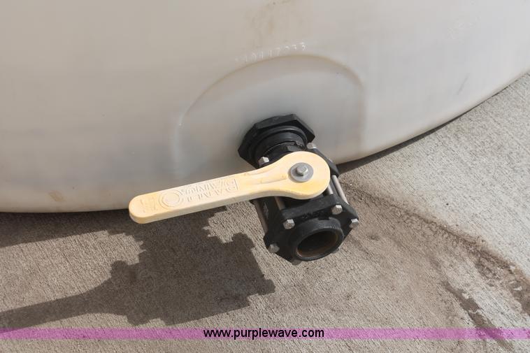 image for item E2856 2,000 gallon vertical poly tank