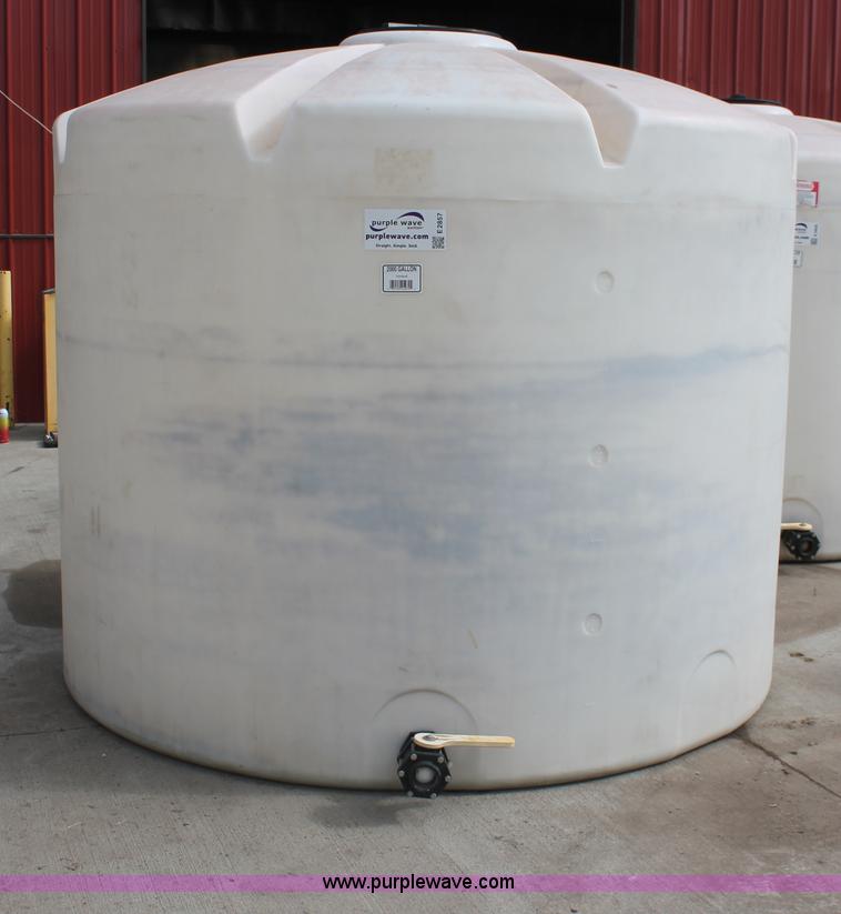 image for item E2857 2,000 gallon vertical poly tank