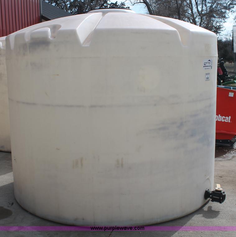 image for item E2857 2,000 gallon vertical poly tank