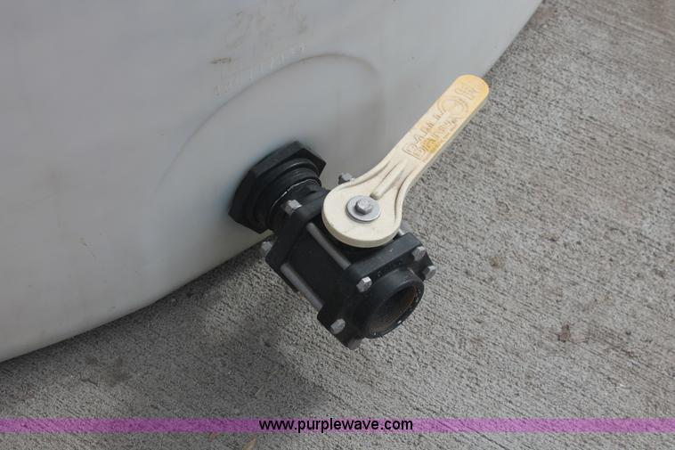 image for item E2857 2,000 gallon vertical poly tank