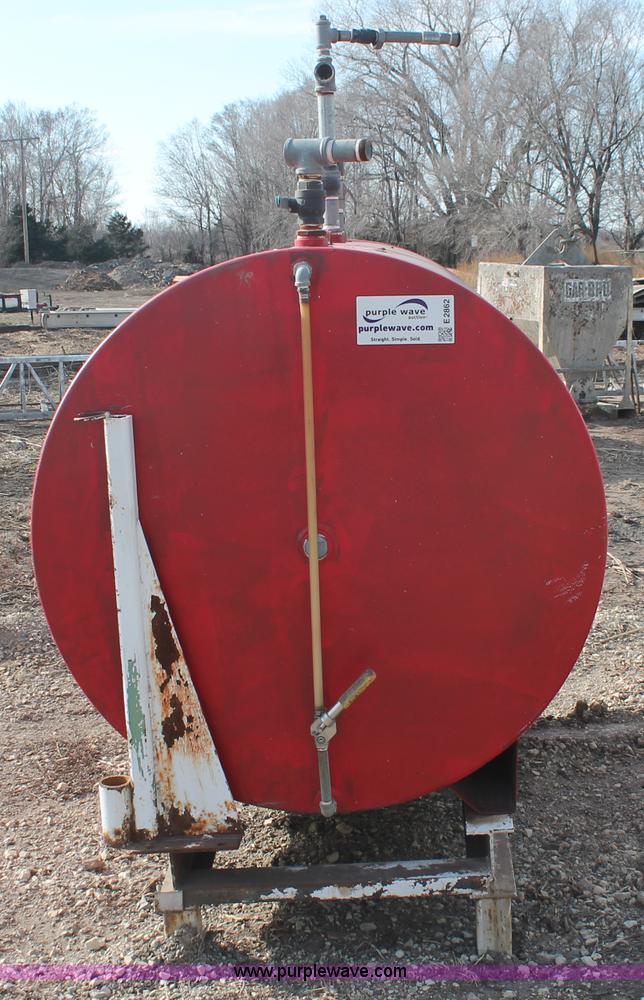 image for item E2862 500 gallon fuel tank