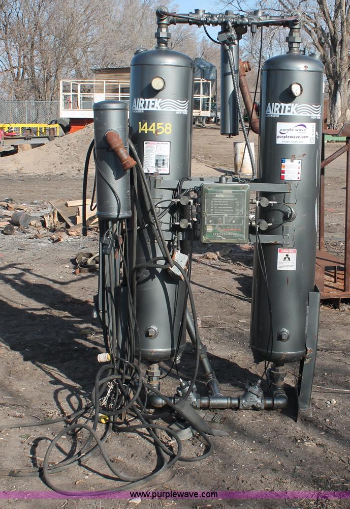 image for item E2873 Airtek TW200 compressed air dryer