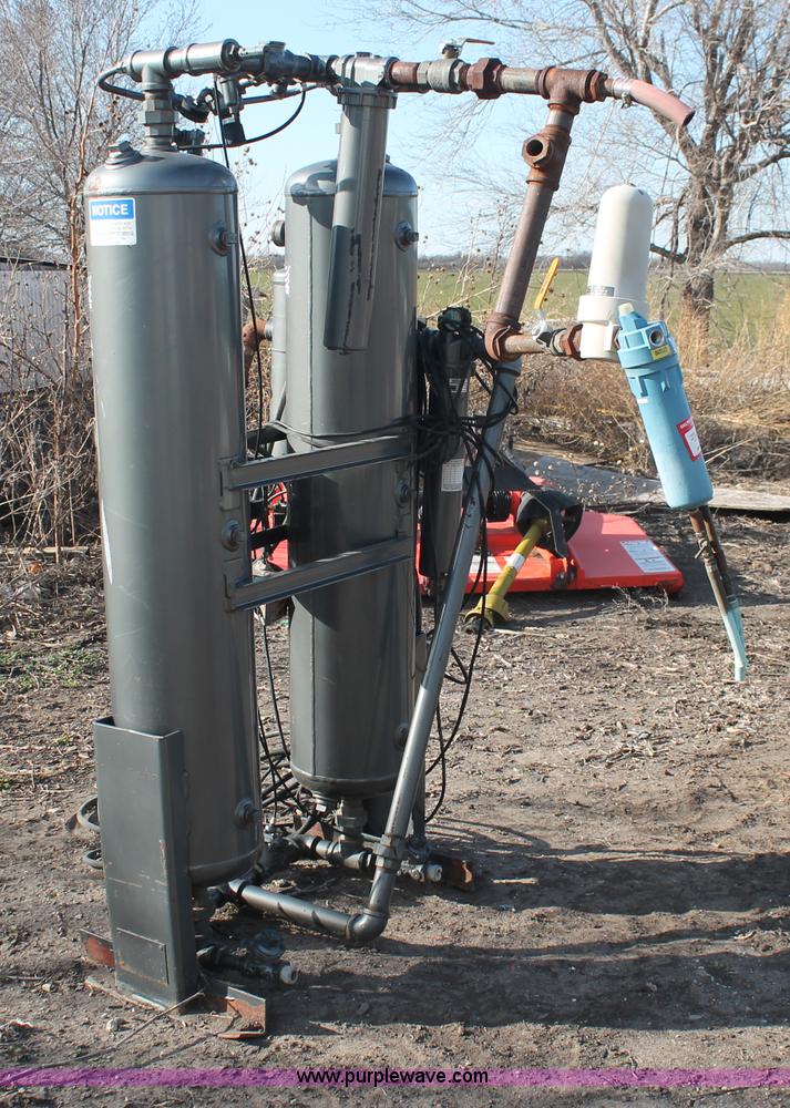 image for item E2873 Airtek TW200 compressed air dryer