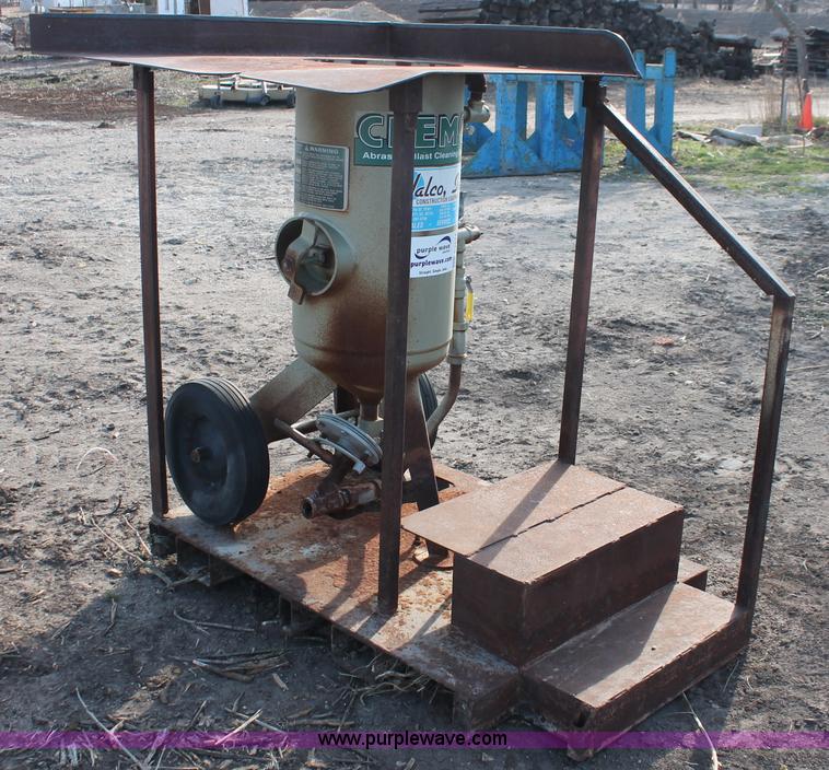 image for item E2874 2002 Clemco abrasive blast machine