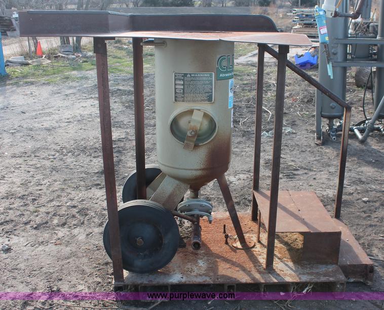 image for item E2874 2002 Clemco abrasive blast machine