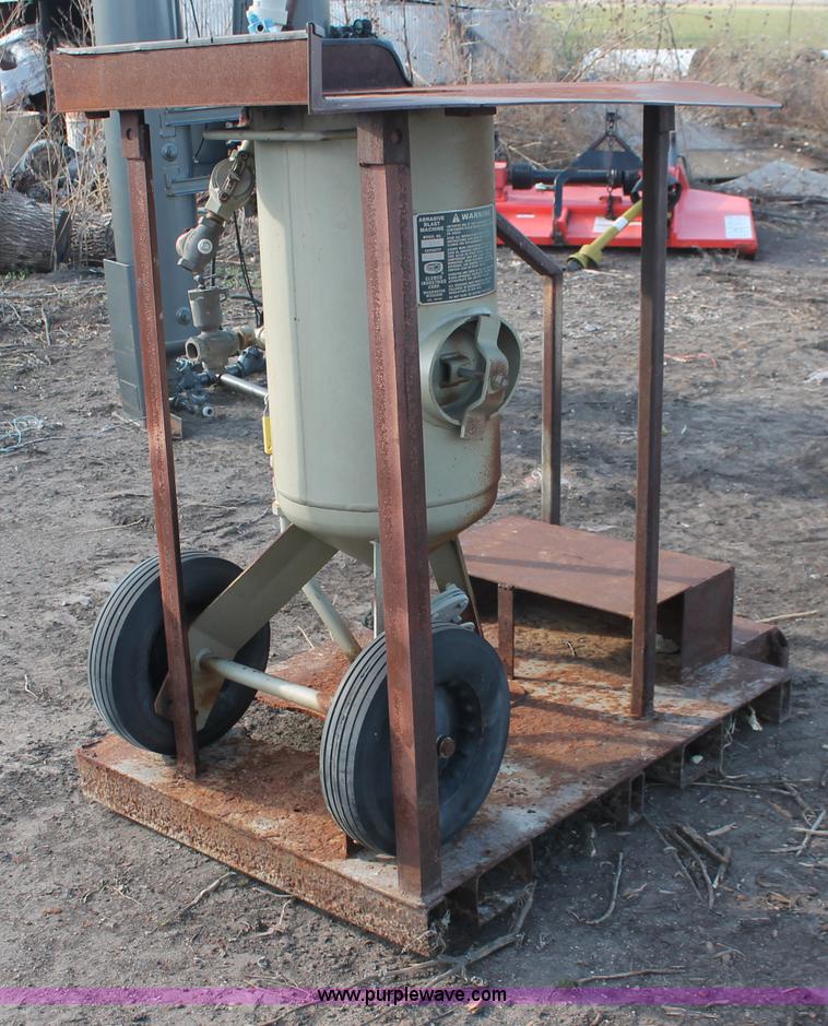 image for item E2874 2002 Clemco abrasive blast machine