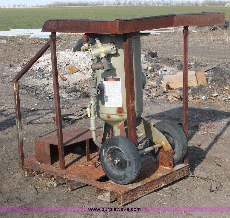 image for item E2874 2002 Clemco abrasive blast machine