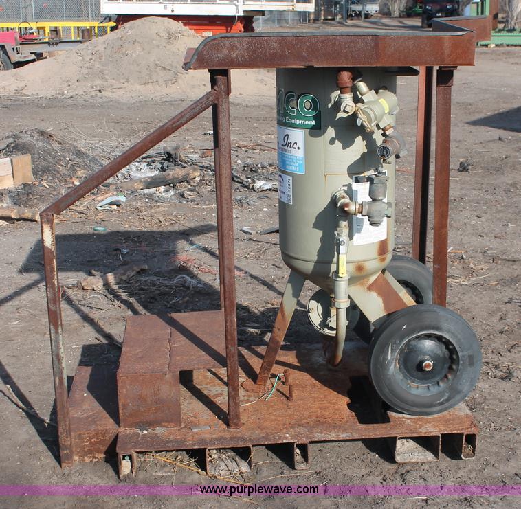 image for item E2874 2002 Clemco abrasive blast machine