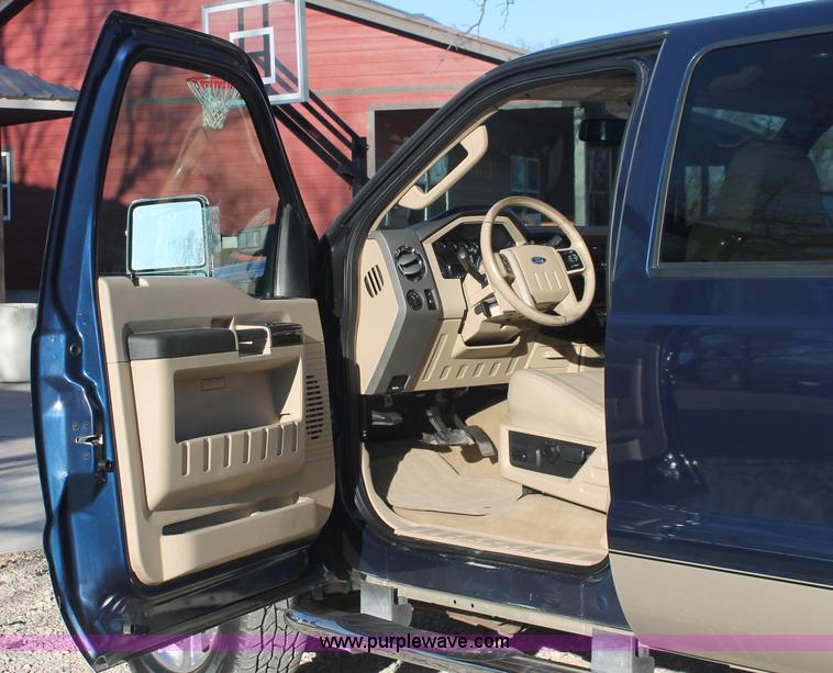 image for item E2877 2008 Ford F250 Lariat Super Duty CrewCab pickup truck