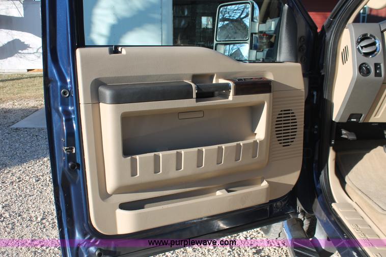 image for item E2877 2008 Ford F250 Lariat Super Duty CrewCab pickup truck