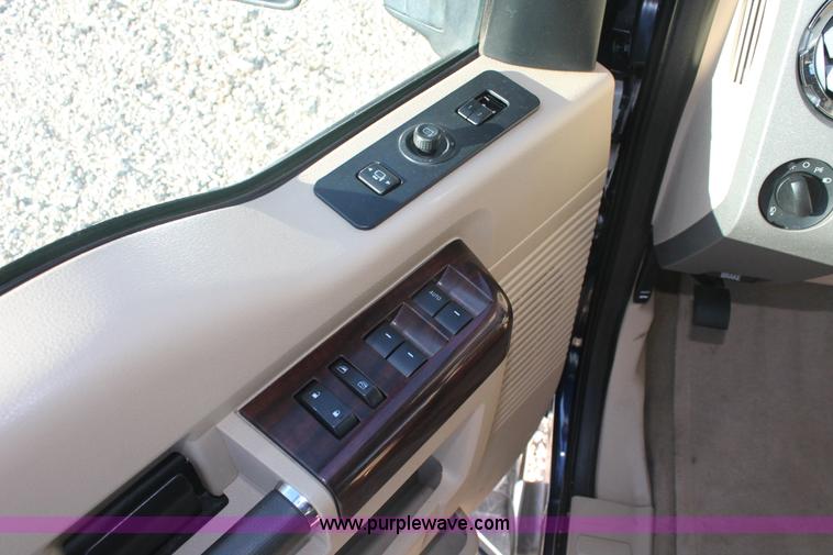 image for item E2877 2008 Ford F250 Lariat Super Duty CrewCab pickup truck