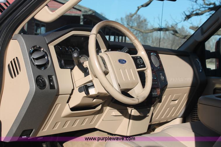 image for item E2877 2008 Ford F250 Lariat Super Duty CrewCab pickup truck
