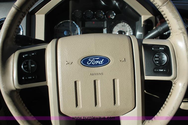 image for item E2877 2008 Ford F250 Lariat Super Duty CrewCab pickup truck