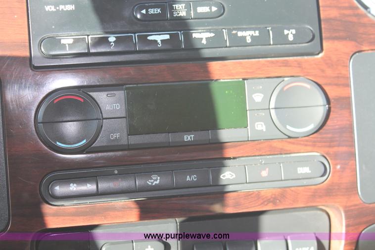 image for item E2877 2008 Ford F250 Lariat Super Duty CrewCab pickup truck