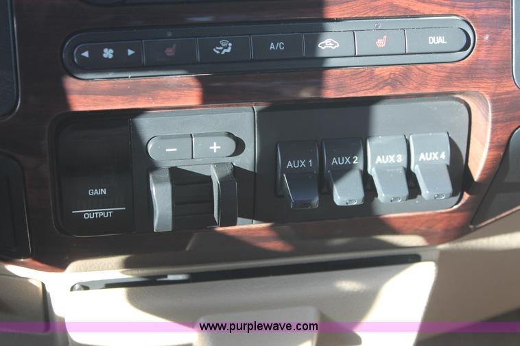 image for item E2877 2008 Ford F250 Lariat Super Duty CrewCab pickup truck