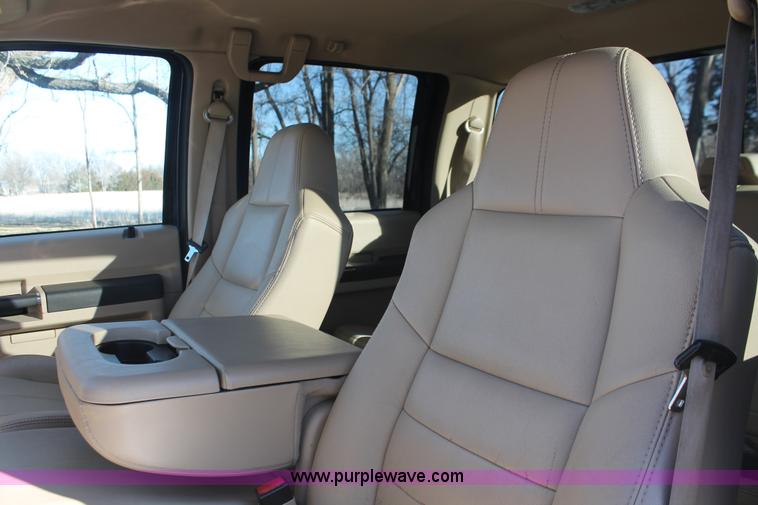 image for item E2877 2008 Ford F250 Lariat Super Duty CrewCab pickup truck