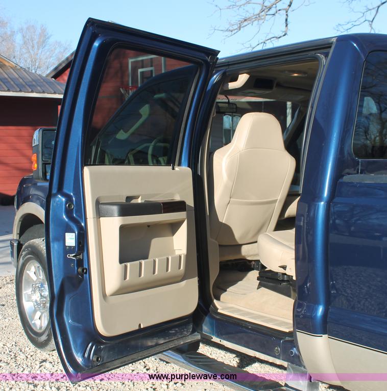 image for item E2877 2008 Ford F250 Lariat Super Duty CrewCab pickup truck