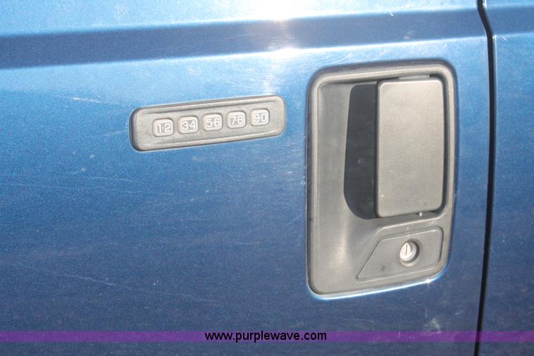 image for item E2877 2008 Ford F250 Lariat Super Duty CrewCab pickup truck