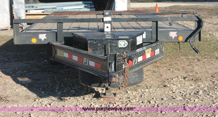 image for item E2879 2009 PJ T8222 tilt deck tandem axle trailer