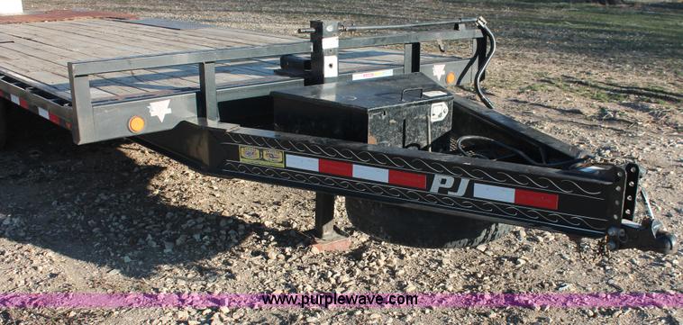 image for item E2879 2009 PJ T8222 tilt deck tandem axle trailer
