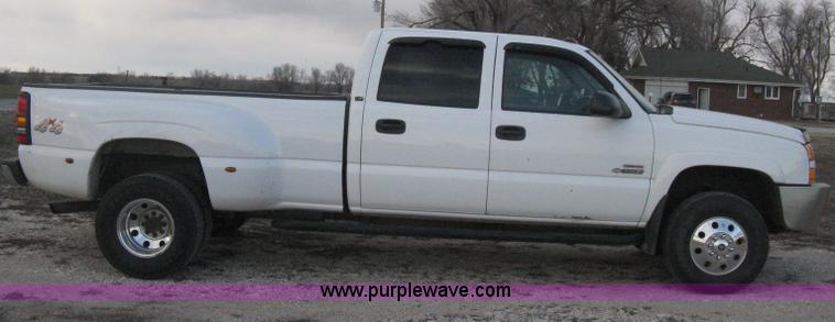 image for item E3104 2005 Chevrolet Silverado 3500 LT Crew Cab pickup truck