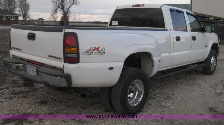 image for item E3104 2005 Chevrolet Silverado 3500 LT Crew Cab pickup truck