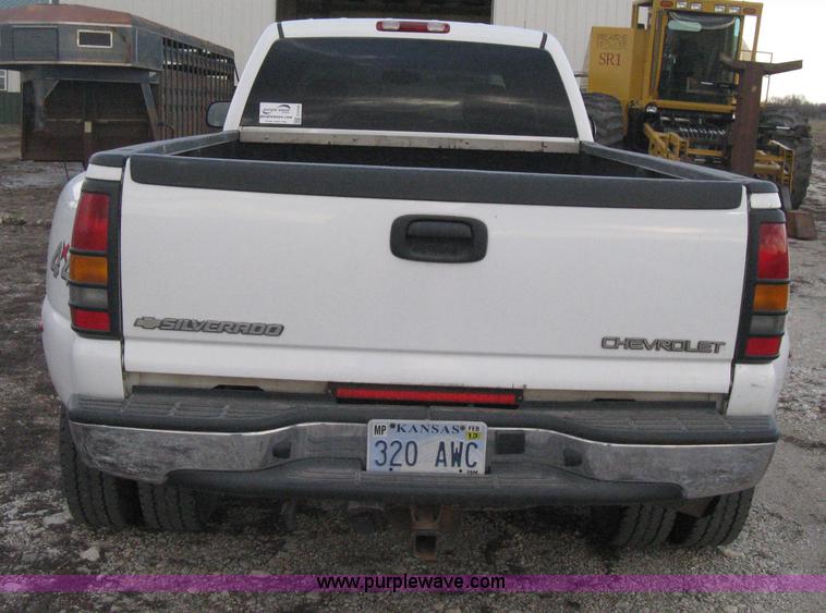 image for item E3104 2005 Chevrolet Silverado 3500 LT Crew Cab pickup truck