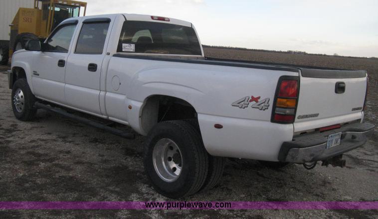 image for item E3104 2005 Chevrolet Silverado 3500 LT Crew Cab pickup truck