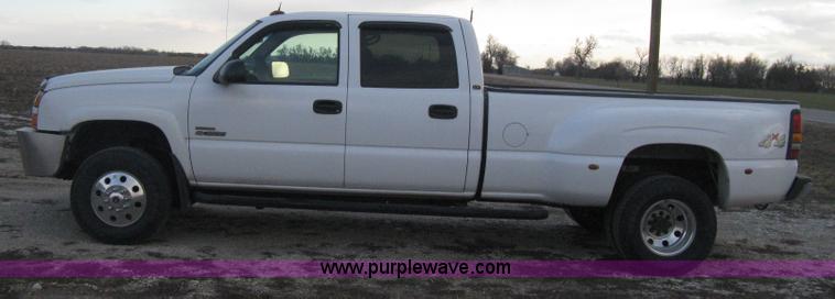 image for item E3104 2005 Chevrolet Silverado 3500 LT Crew Cab pickup truck
