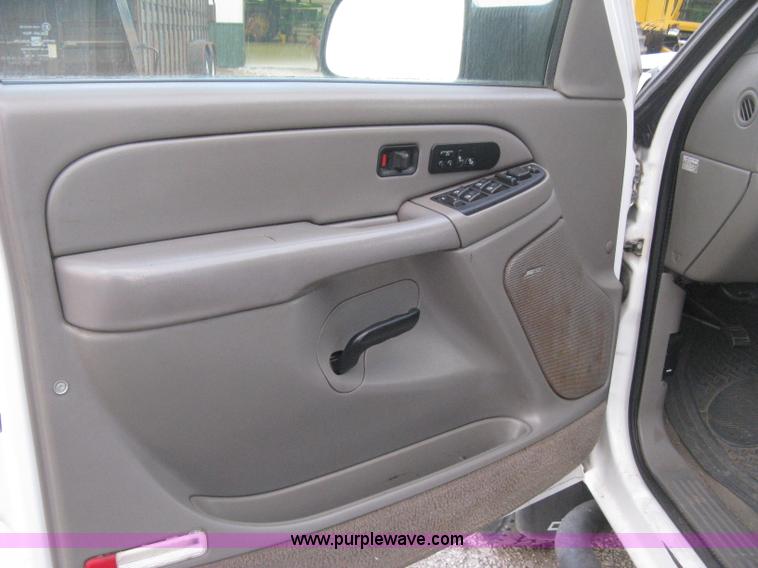 image for item E3104 2005 Chevrolet Silverado 3500 LT Crew Cab pickup truck