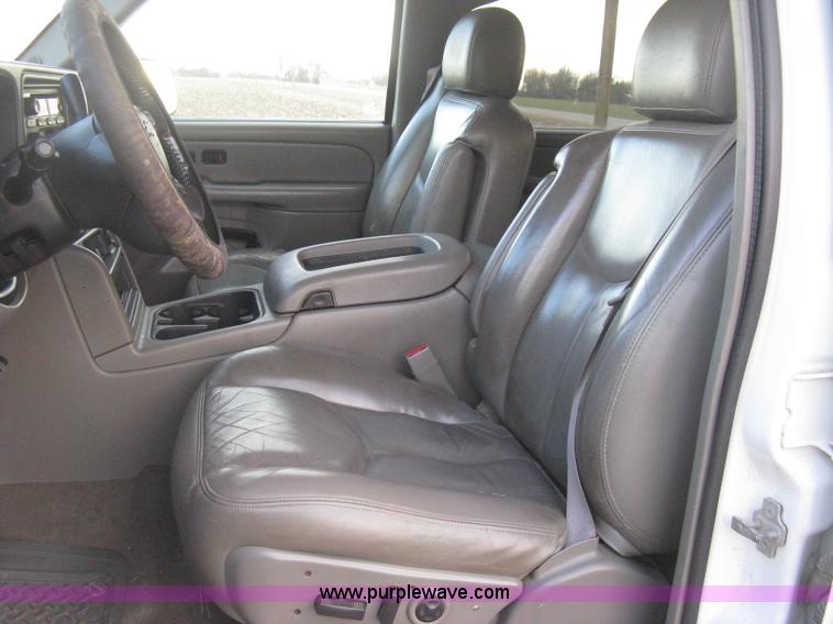 image for item E3104 2005 Chevrolet Silverado 3500 LT Crew Cab pickup truck