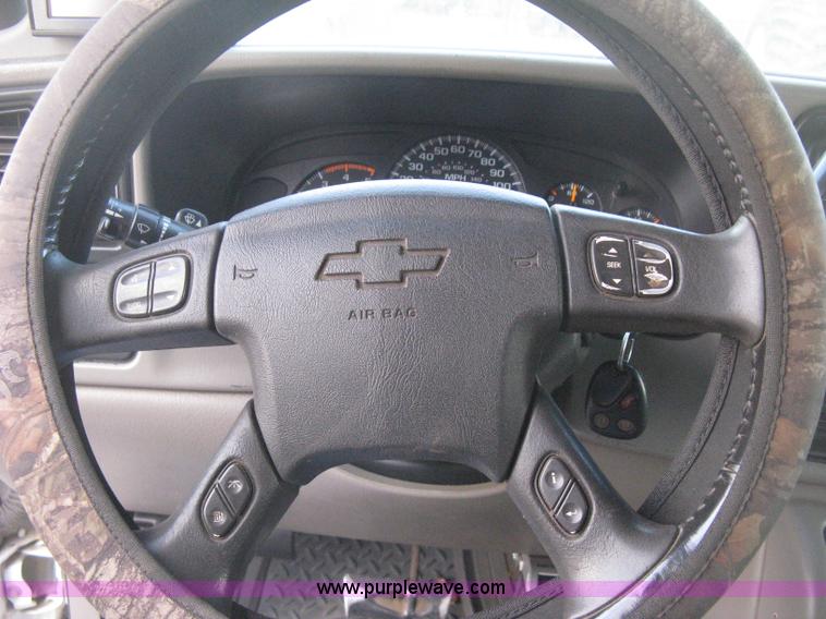 image for item E3104 2005 Chevrolet Silverado 3500 LT Crew Cab pickup truck