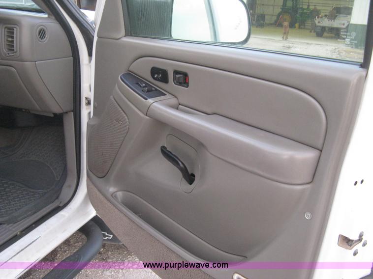 image for item E3104 2005 Chevrolet Silverado 3500 LT Crew Cab pickup truck