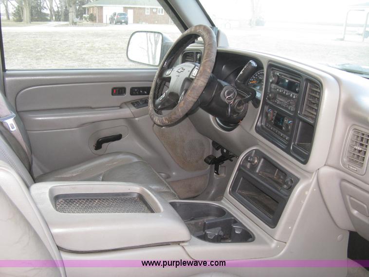 image for item E3104 2005 Chevrolet Silverado 3500 LT Crew Cab pickup truck