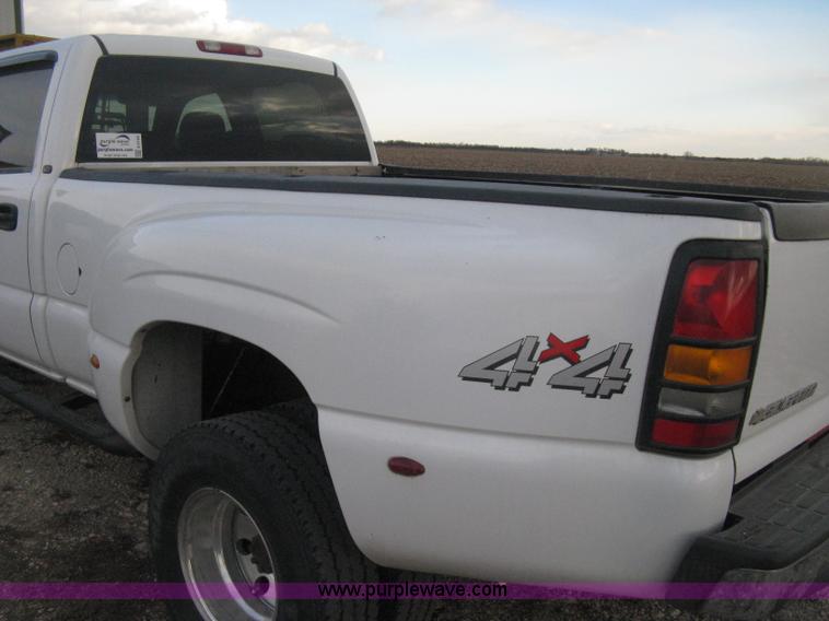 image for item E3104 2005 Chevrolet Silverado 3500 LT Crew Cab pickup truck