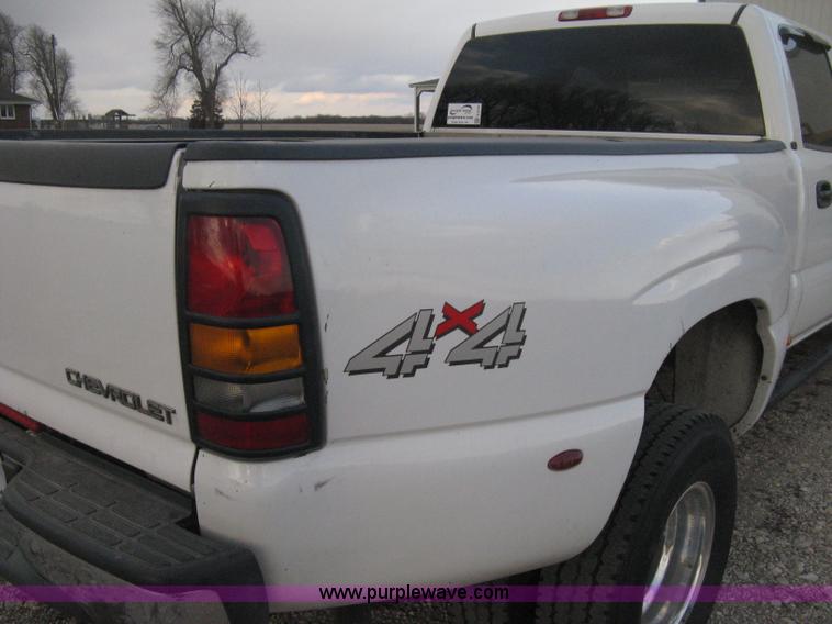 image for item E3104 2005 Chevrolet Silverado 3500 LT Crew Cab pickup truck