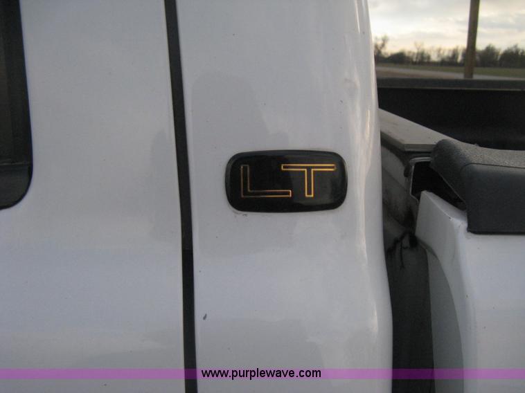 image for item E3104 2005 Chevrolet Silverado 3500 LT Crew Cab pickup truck