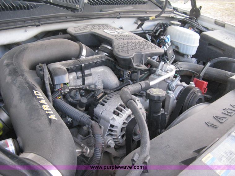 image for item E3104 2005 Chevrolet Silverado 3500 LT Crew Cab pickup truck