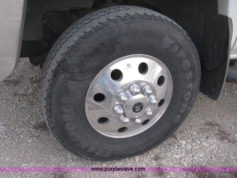 image for item E3104 2005 Chevrolet Silverado 3500 LT Crew Cab pickup truck