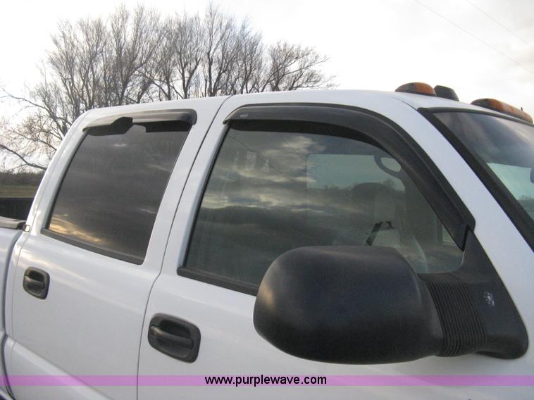 image for item E3104 2005 Chevrolet Silverado 3500 LT Crew Cab pickup truck