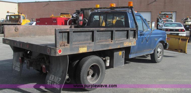 image for item E3645 1995 Ford F350 XL flatbed truck