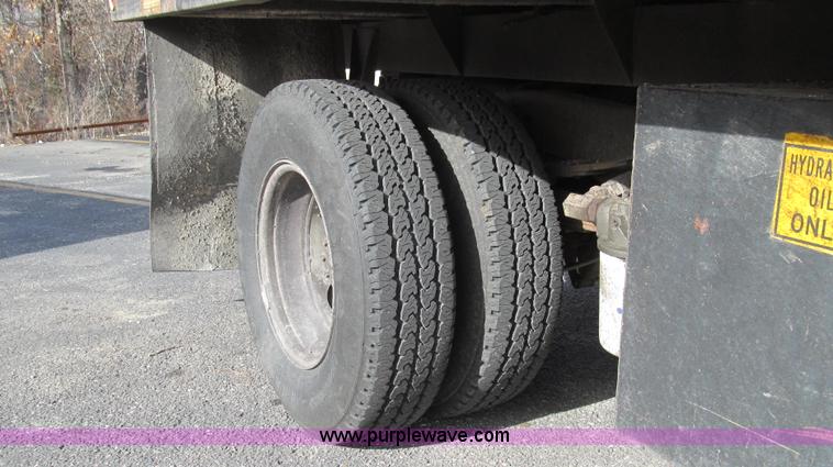 image for item E3645 1995 Ford F350 XL flatbed truck