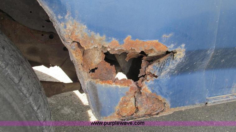 image for item E3645 1995 Ford F350 XL flatbed truck