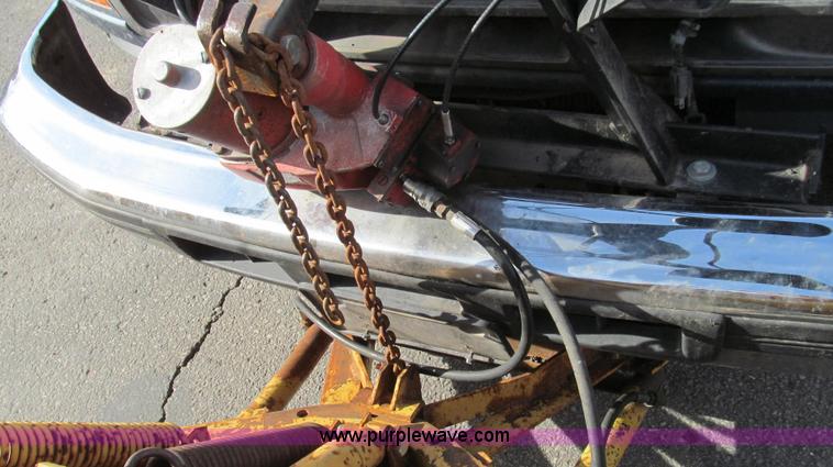 image for item E3645 1995 Ford F350 XL flatbed truck