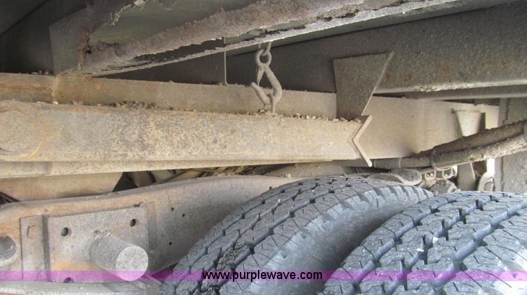 image for item E3645 1995 Ford F350 XL flatbed truck