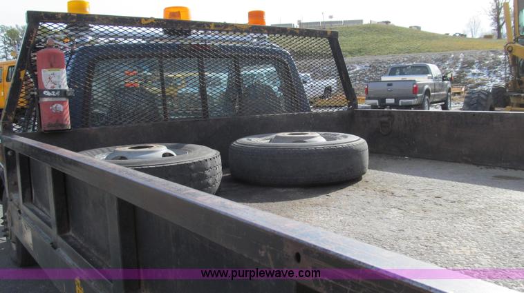 image for item E3645 1995 Ford F350 XL flatbed truck