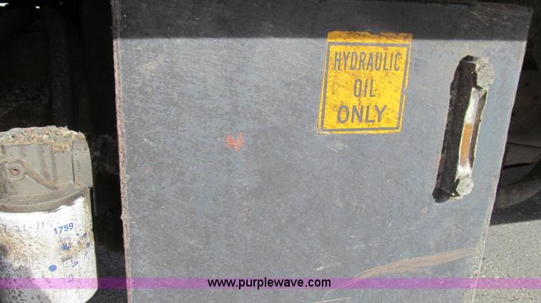 image for item E3645 1995 Ford F350 XL flatbed truck